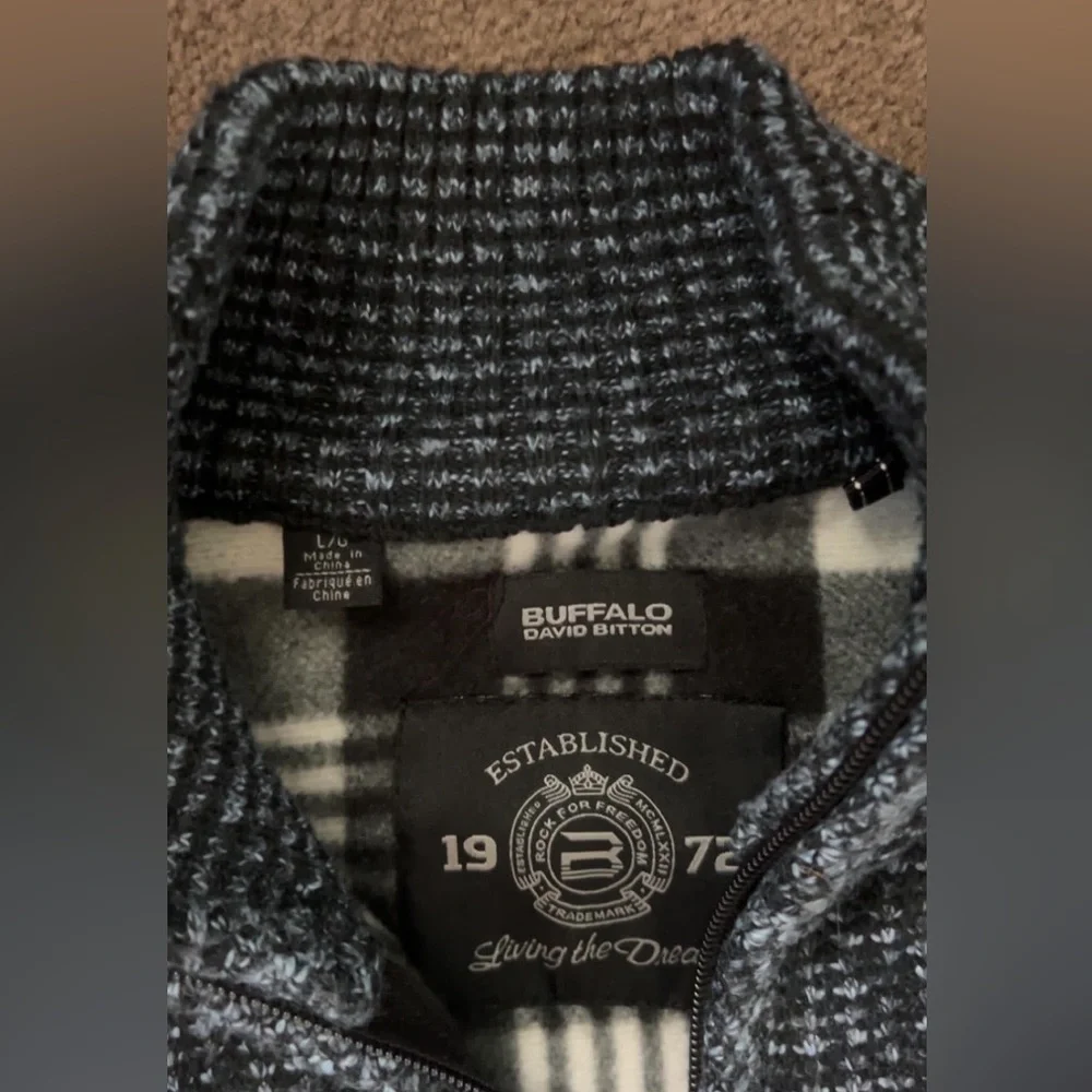 Half zip - Picture 2 of 2